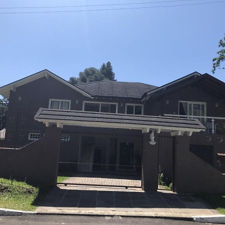 Casa Gramado Vista para o Vale - Parte Térrea -andar inteiro- Não Compartilhado Vila Exterior foto