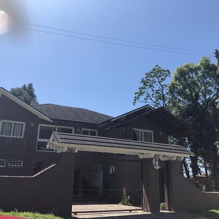 Casa Gramado Vista para o Vale - Parte Térrea -andar inteiro- Não Compartilhado Vila Exterior foto